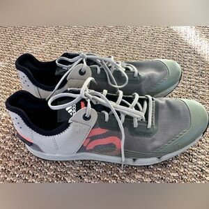 Nearly New Adidas Five Ten Trailcross LT Mountain biking shoes. Women’s Sz 9.5